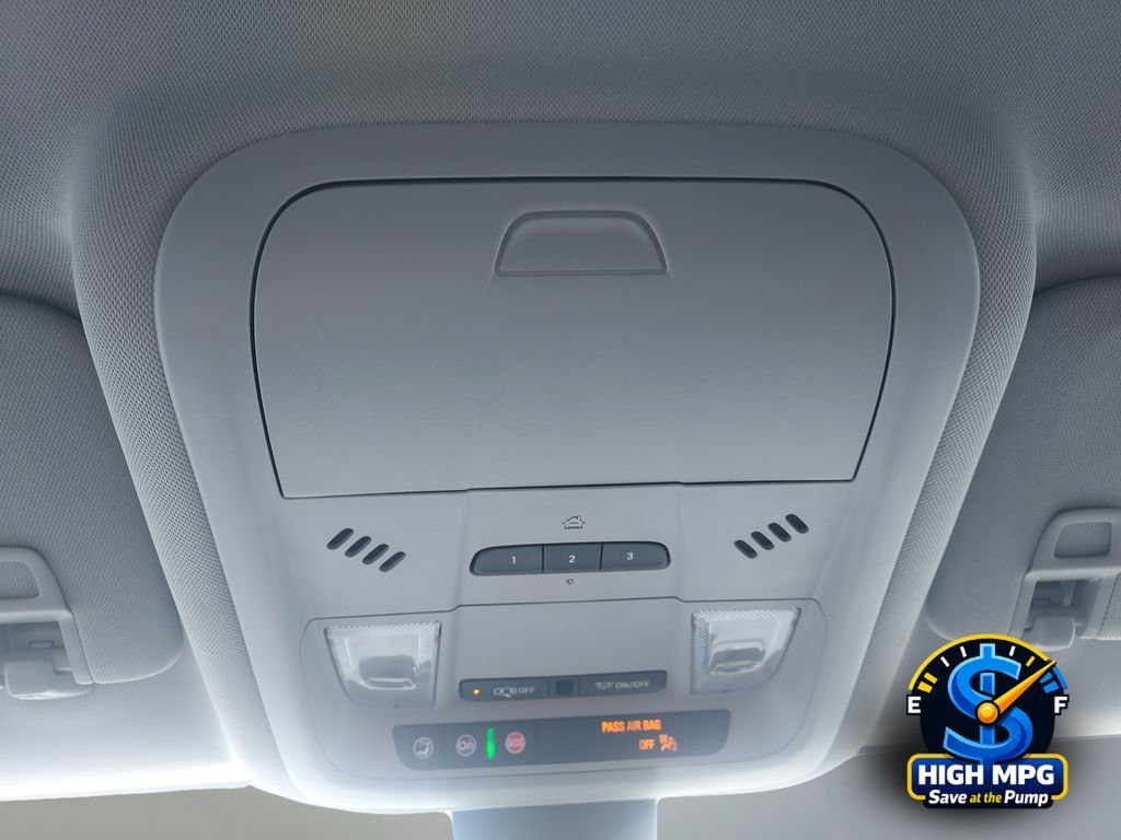 Used 2024 White GMC SLT image 11