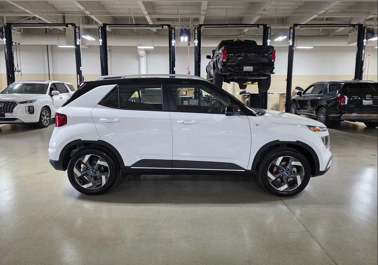 New 2026 Lunar White w/Black Roof Hyundai SEL w/Two-Tone Roof image 8