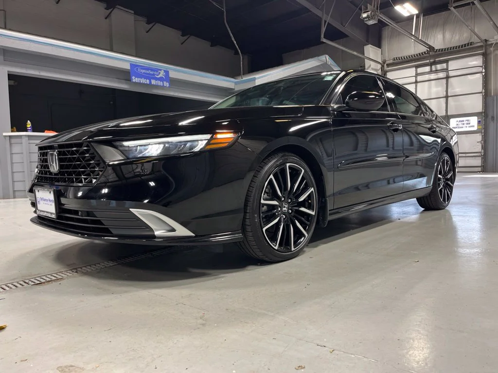 Certified Used 2025 Crystal Black Pearl Honda HYBRID TOURING image 3