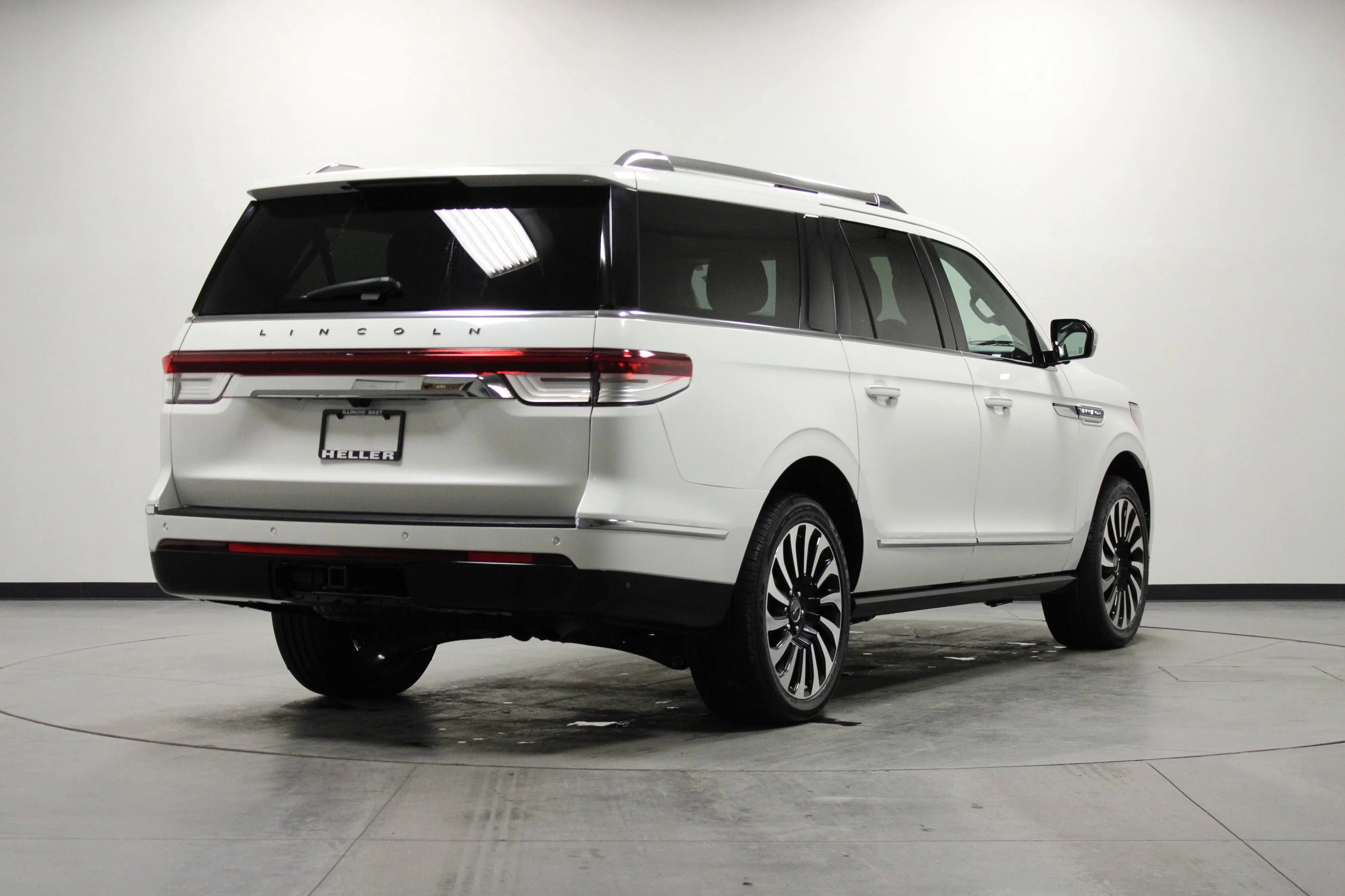 Used 2022 White Metallic Lincoln Black Label image 4