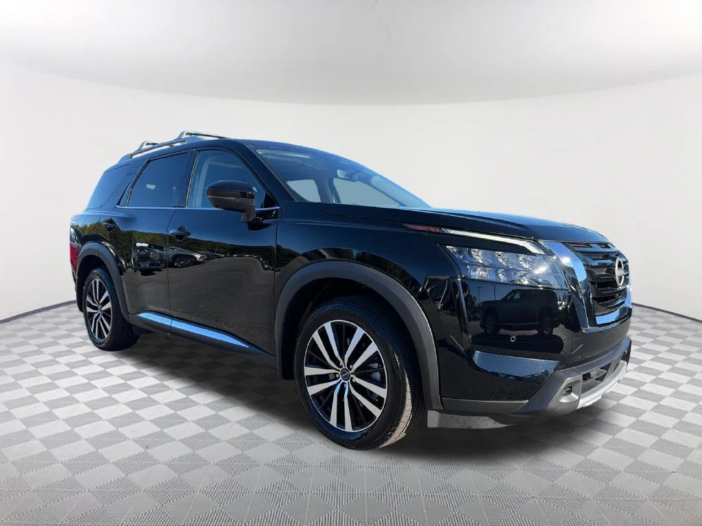 Used 2025 Black Nissan Platinum image 3