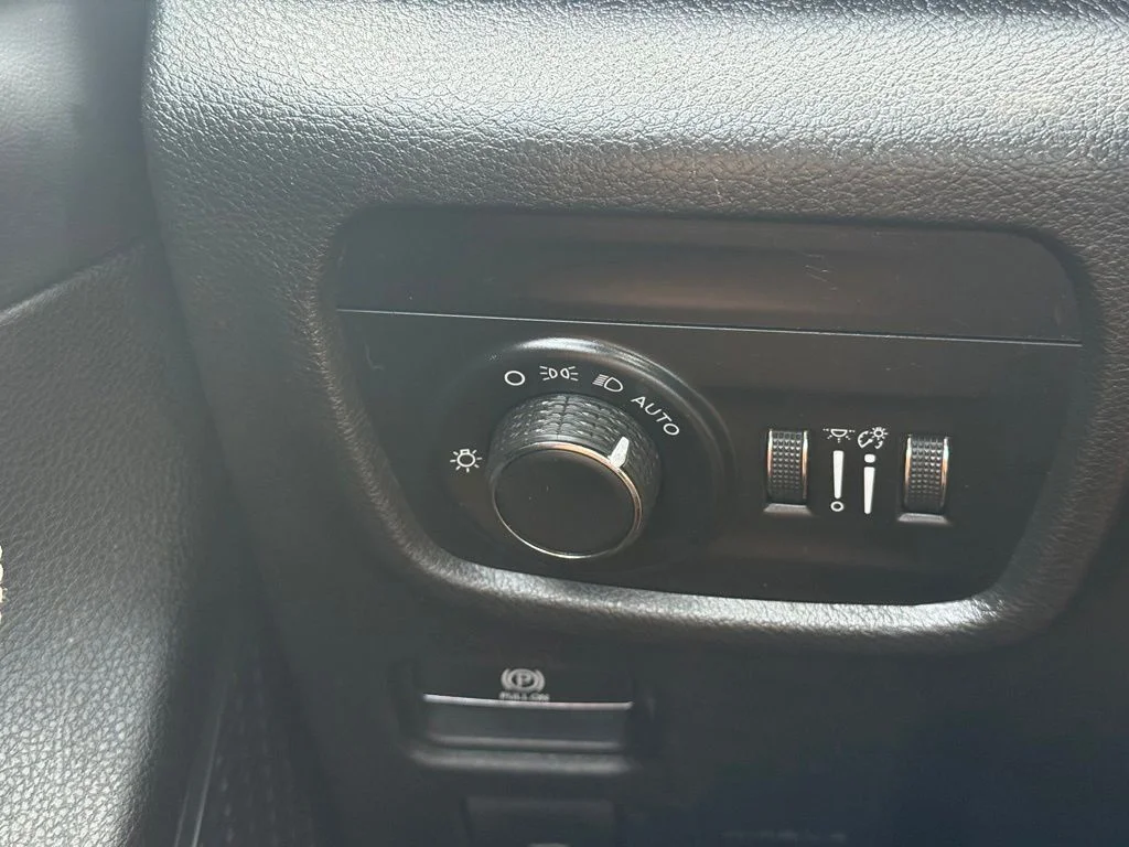 Used 2023 Gray Jeep Altitude X image 19