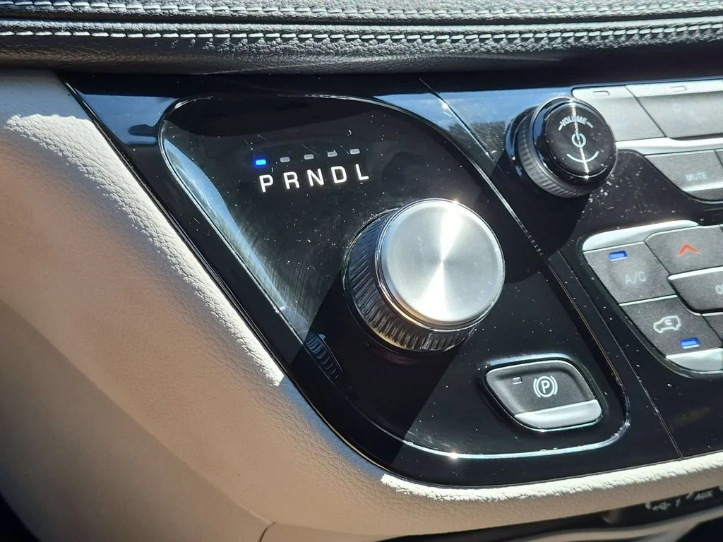 Used 2023 White Chrysler Touring L image 18