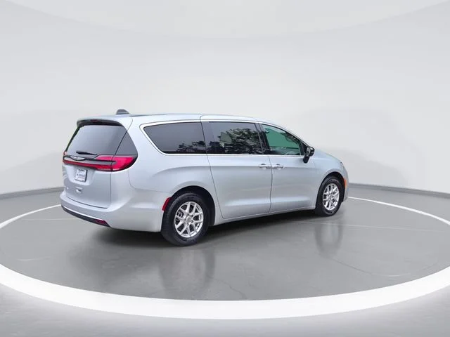 Used 2024 Silver Chrysler Touring L image 8