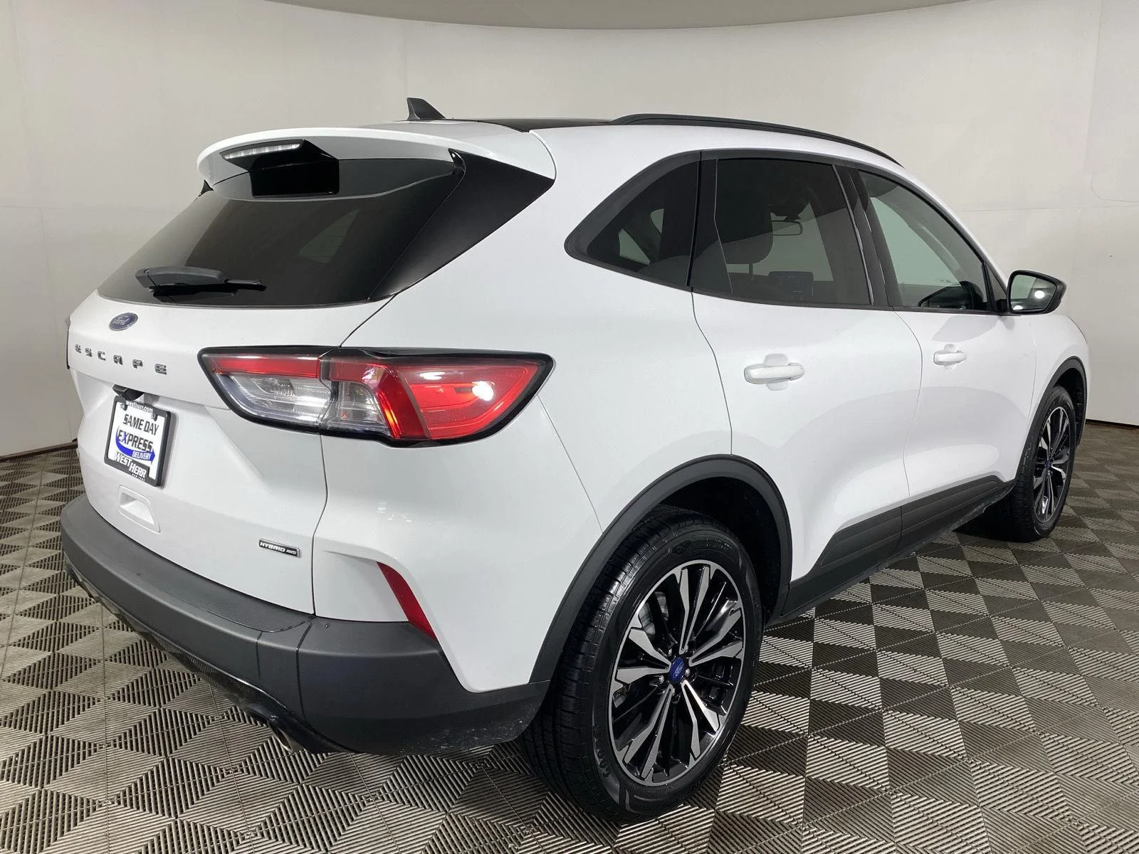 Used 2022 Oxford White Ford SE Hybrid image 7
