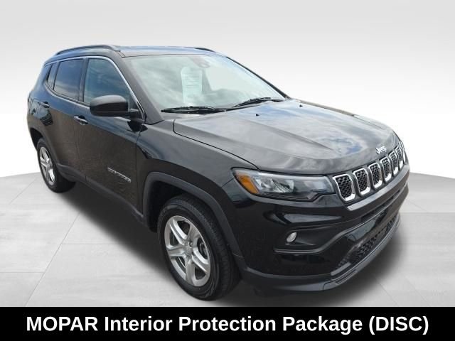 Used 2023 Black Jeep Latitude image 5