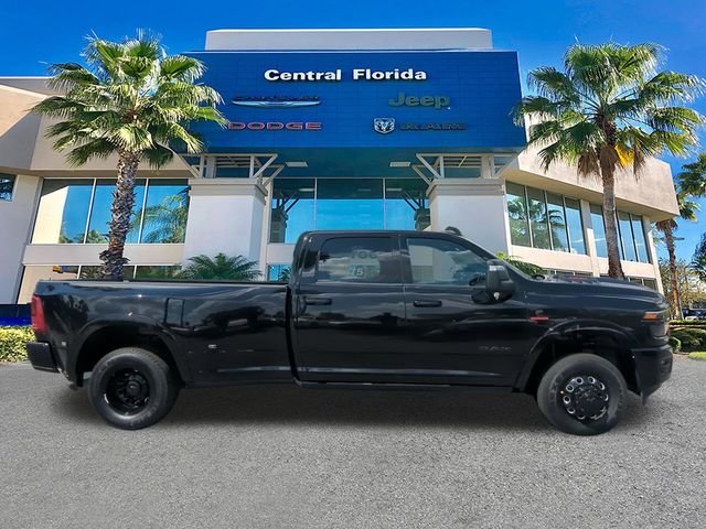New 2026 Diamond Black Crystal Pearlcoat RAM Limited image 4