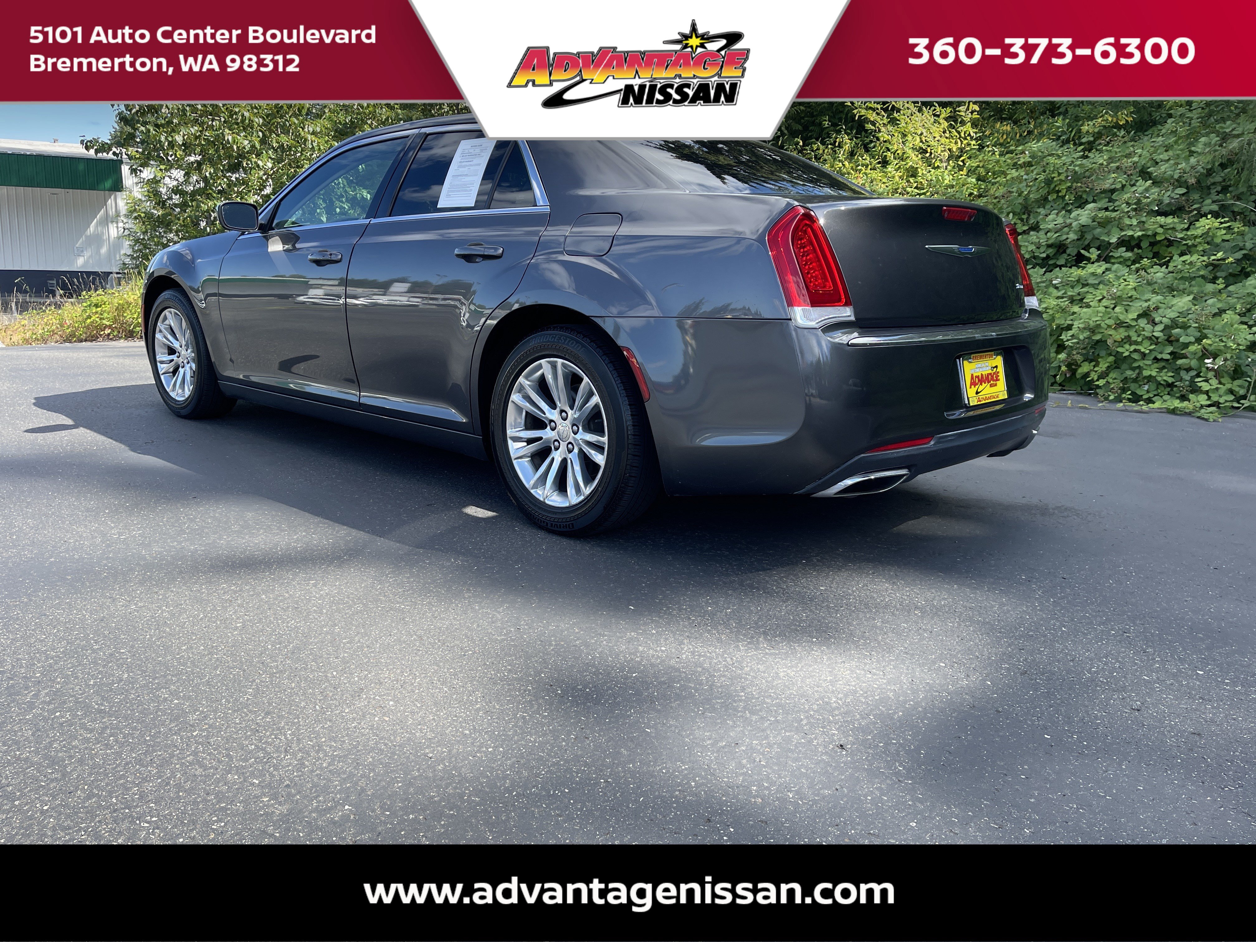 Used 2018 Granite Crystal Metallic Clearcoat Chrysler Touring image 3