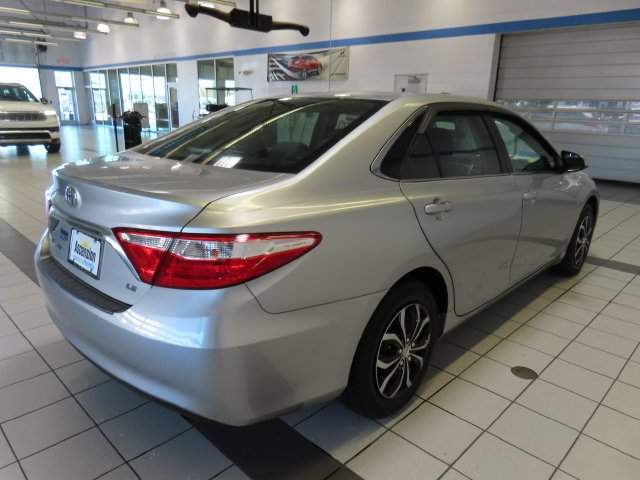 Used 2016 Silver Toyota LE image 12