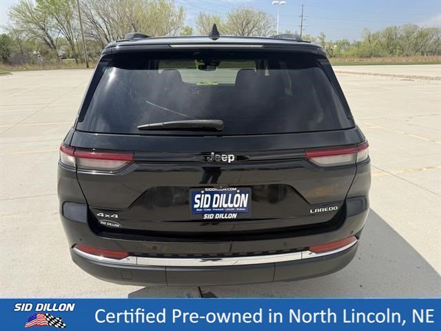 Used 2023 Diamond Black Crystal Pearlcoat Jeep Laredo image 5