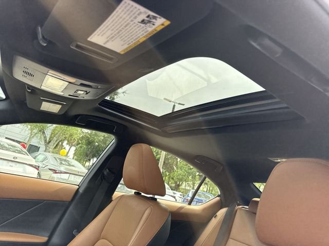 2024 Lexus IS 300 - Photo 22