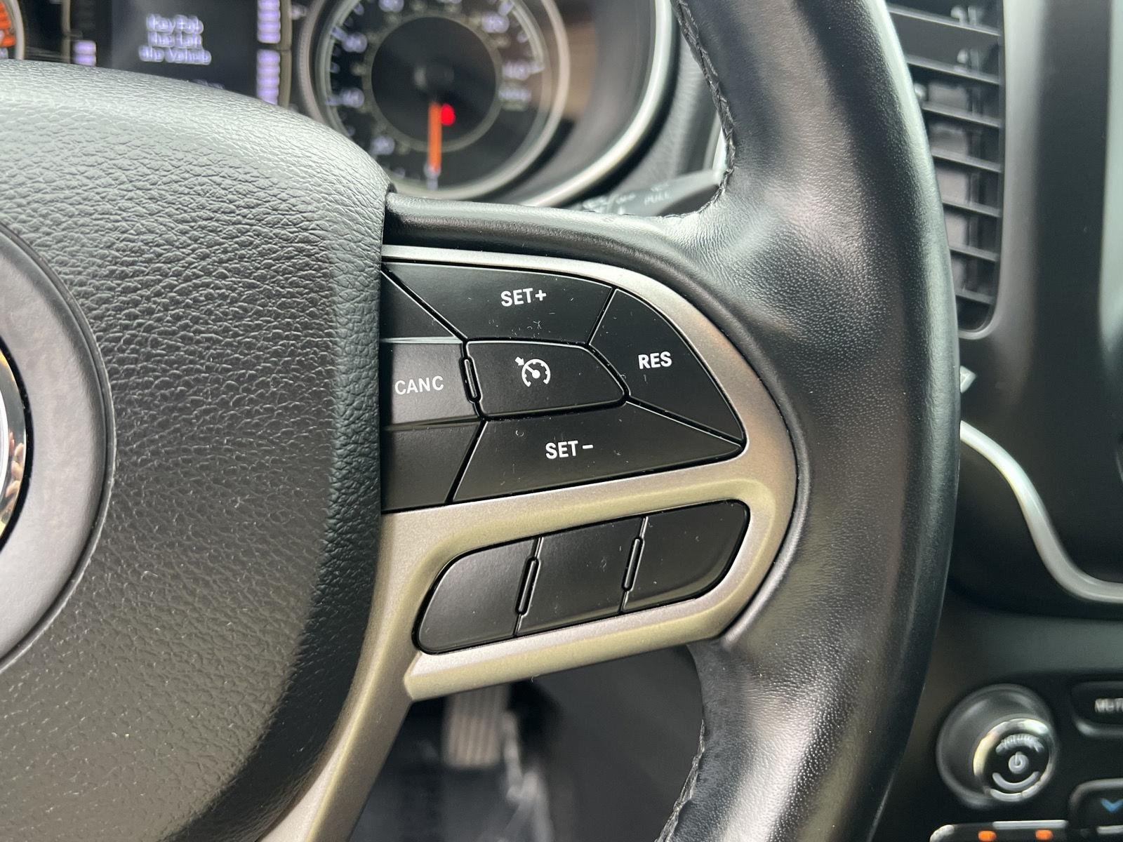 Used 2019 Diamond Black Crystal Pearlcoat Jeep Latitude Plus image 33