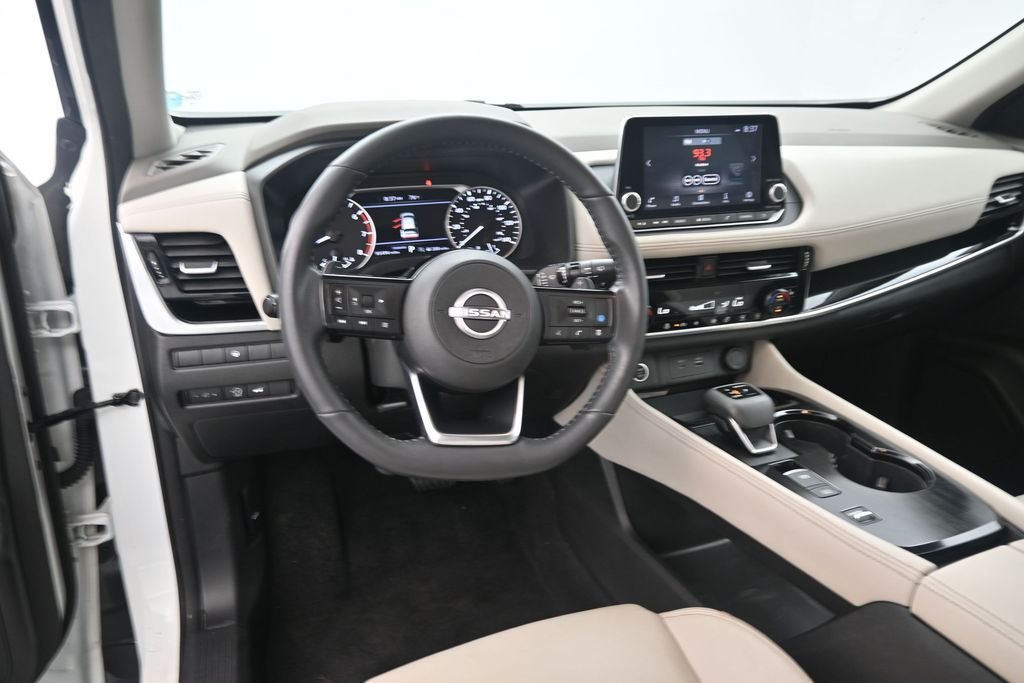 Used 2023 Pearl White Nissan SL image 18