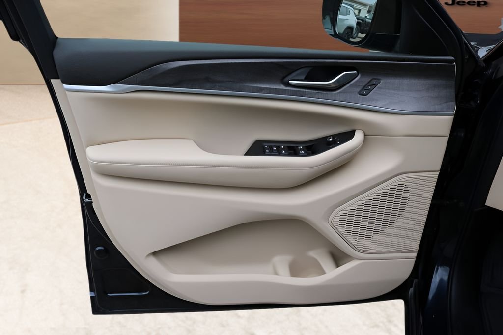 Used 2023 Black Jeep Limited image 11