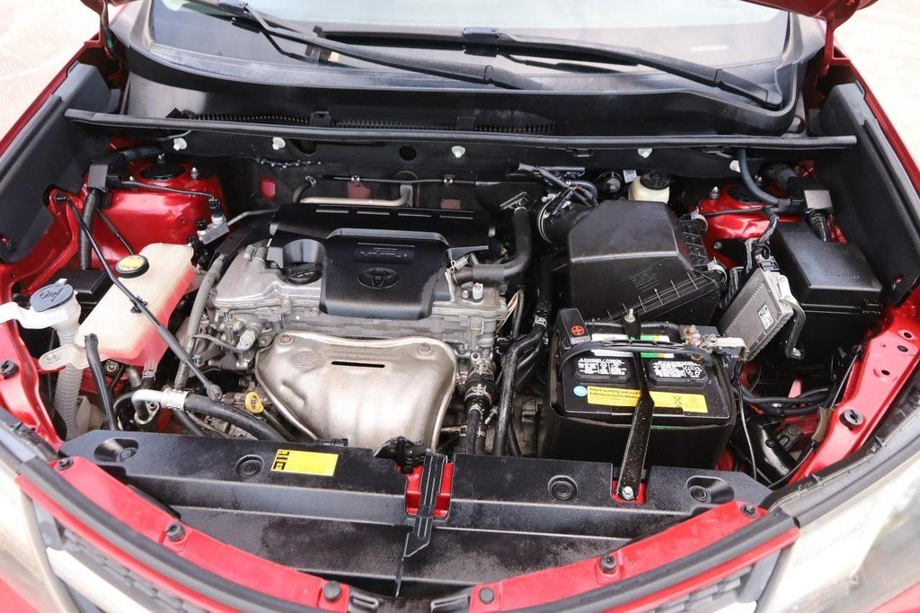 Used 2014 Barcelona Red Metallic Toyota FWD 4dr XLE (Natl) image 26