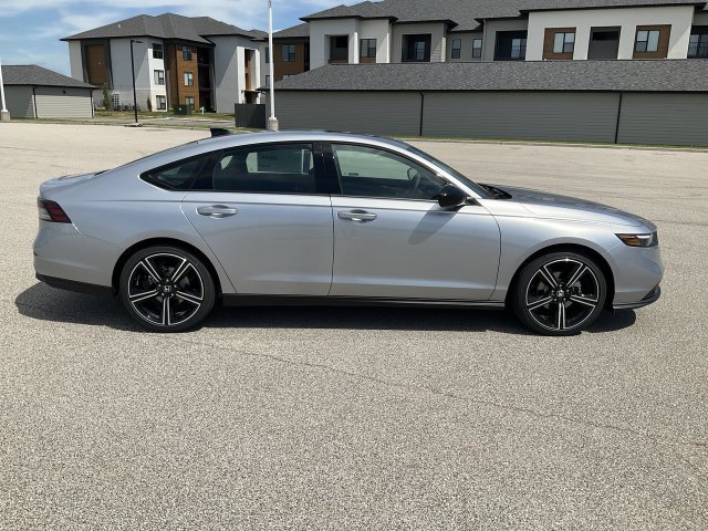 New 2026 Solar Silver Metallic Honda SE image 13