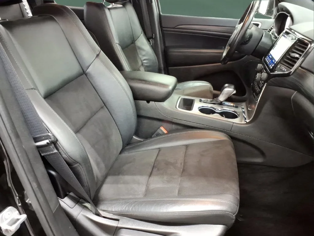 Certified Used 2021 Diamond Black Jeep Laredo X image 13