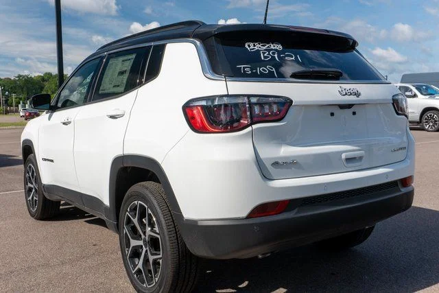New 2026 Bright White Clear-Coat Exterior Paint Jeep Limited image 8