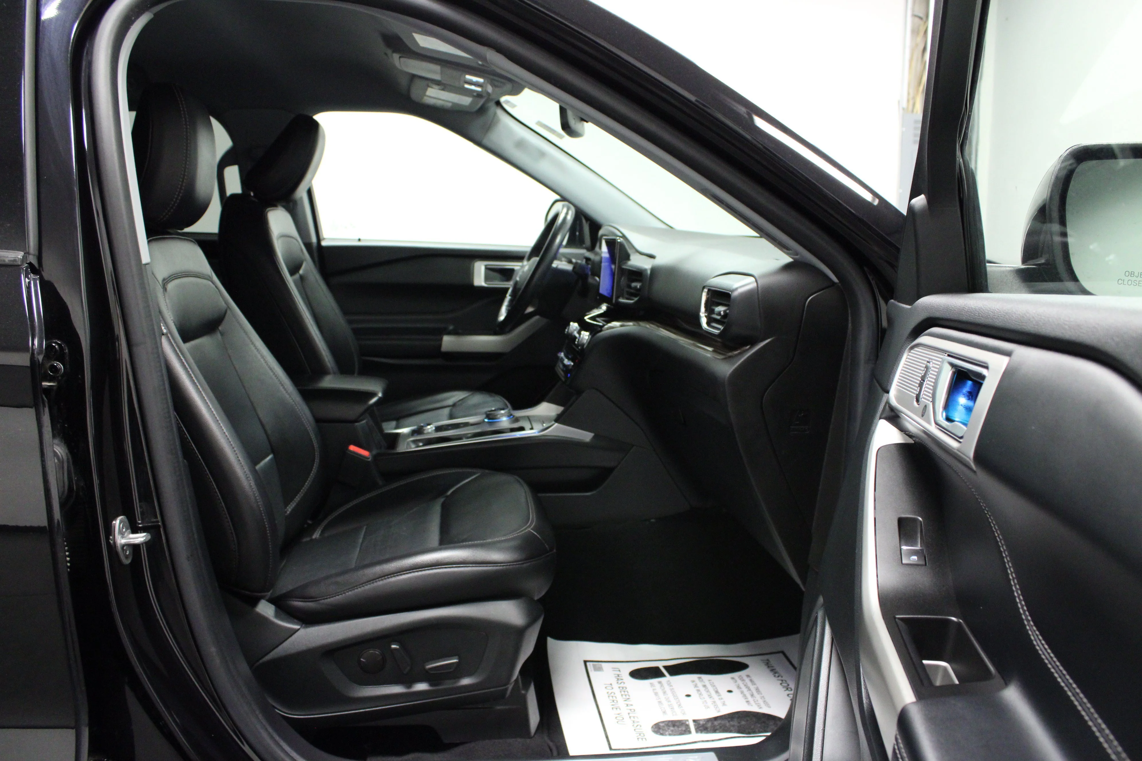 Used 2022 Black Metallic Ford Limited image 17