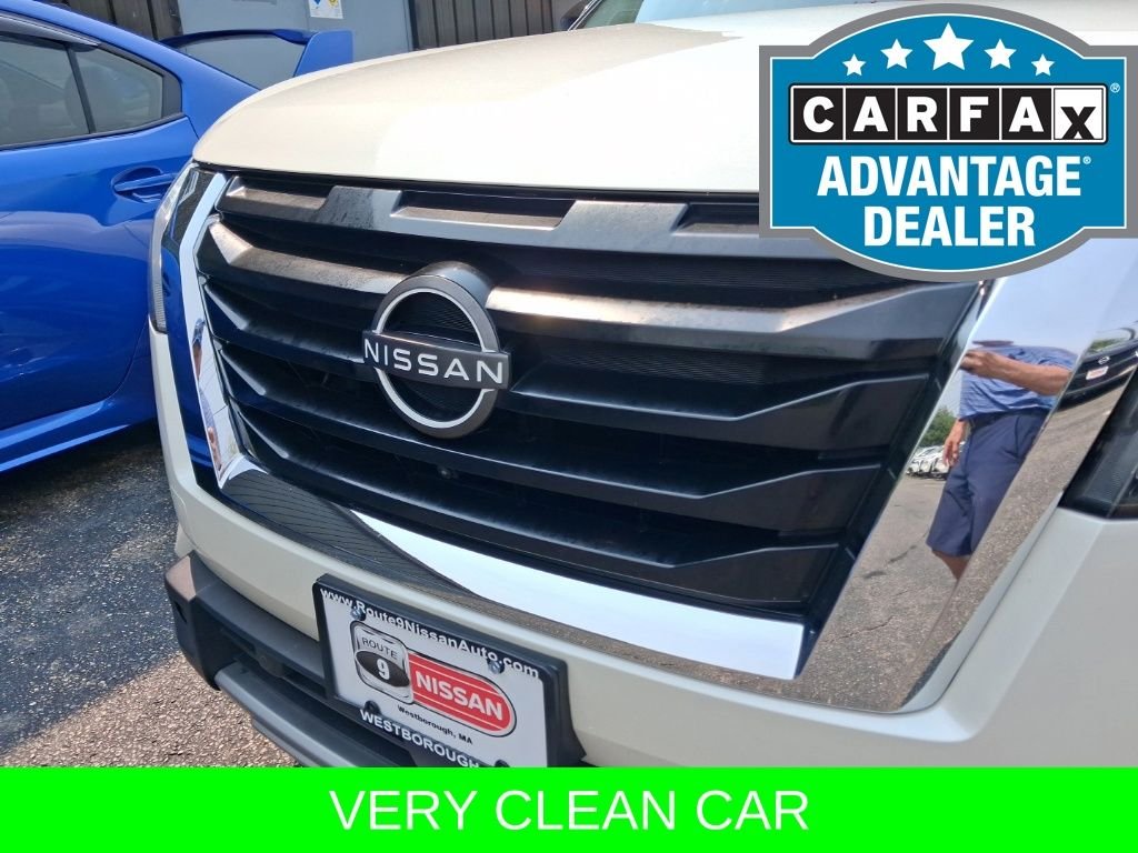 Used 2023 White Nissan Platinum image 2