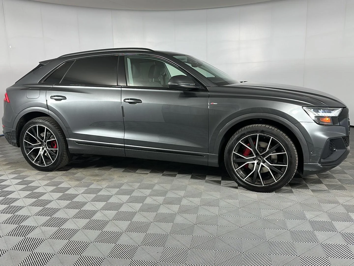 Used 2019 Daytona Gray Pearl Effect Audi Prestige image 8