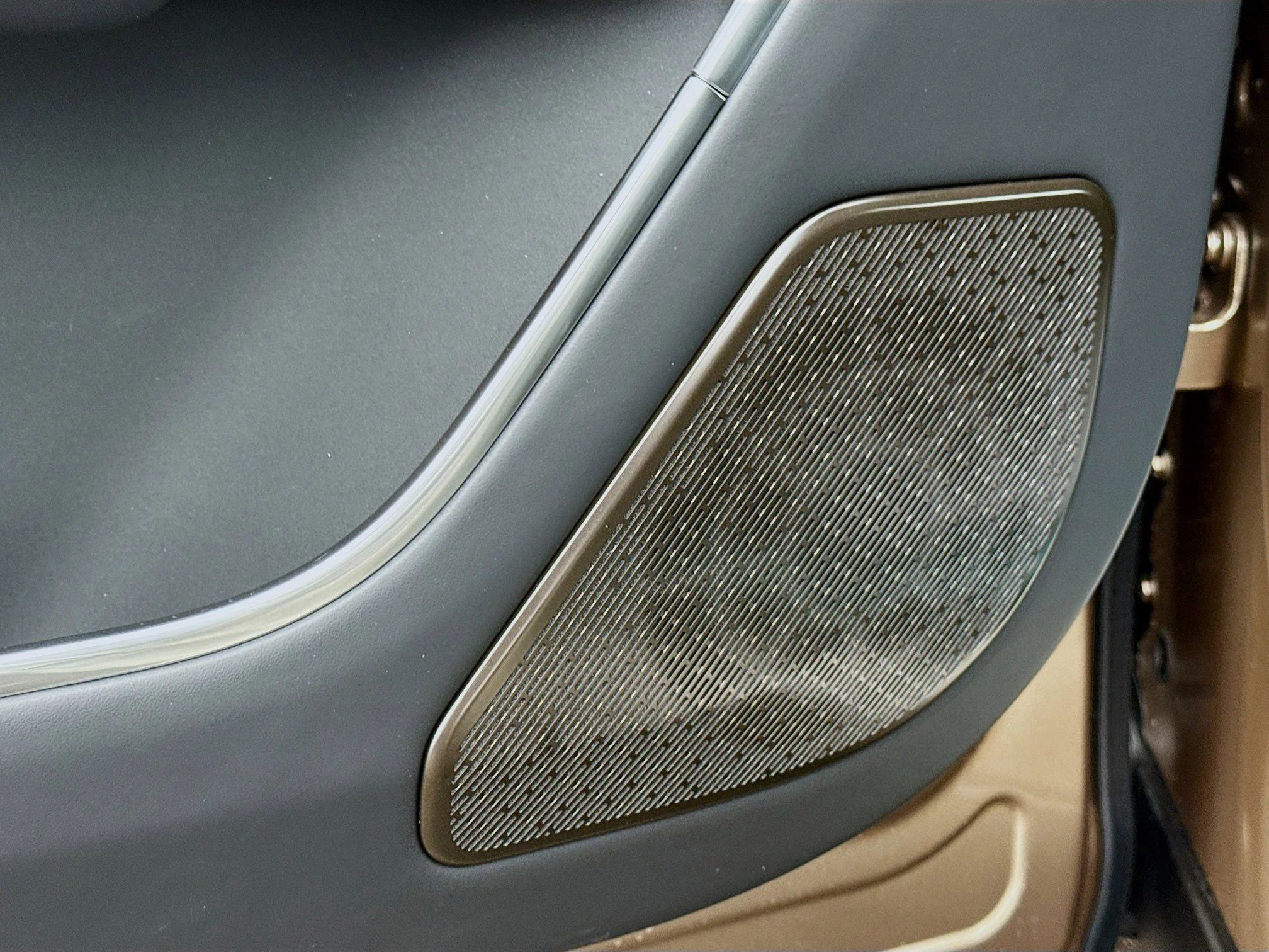 New 2026 Sunset Gold SV Bespoke Ultra Metallic Gloss Land Rover Autobiography image 24