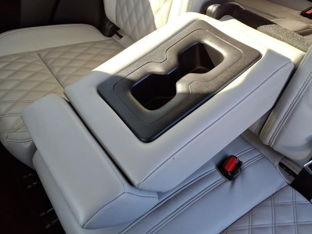 Used 2022  Mitsubishi SEL image 27