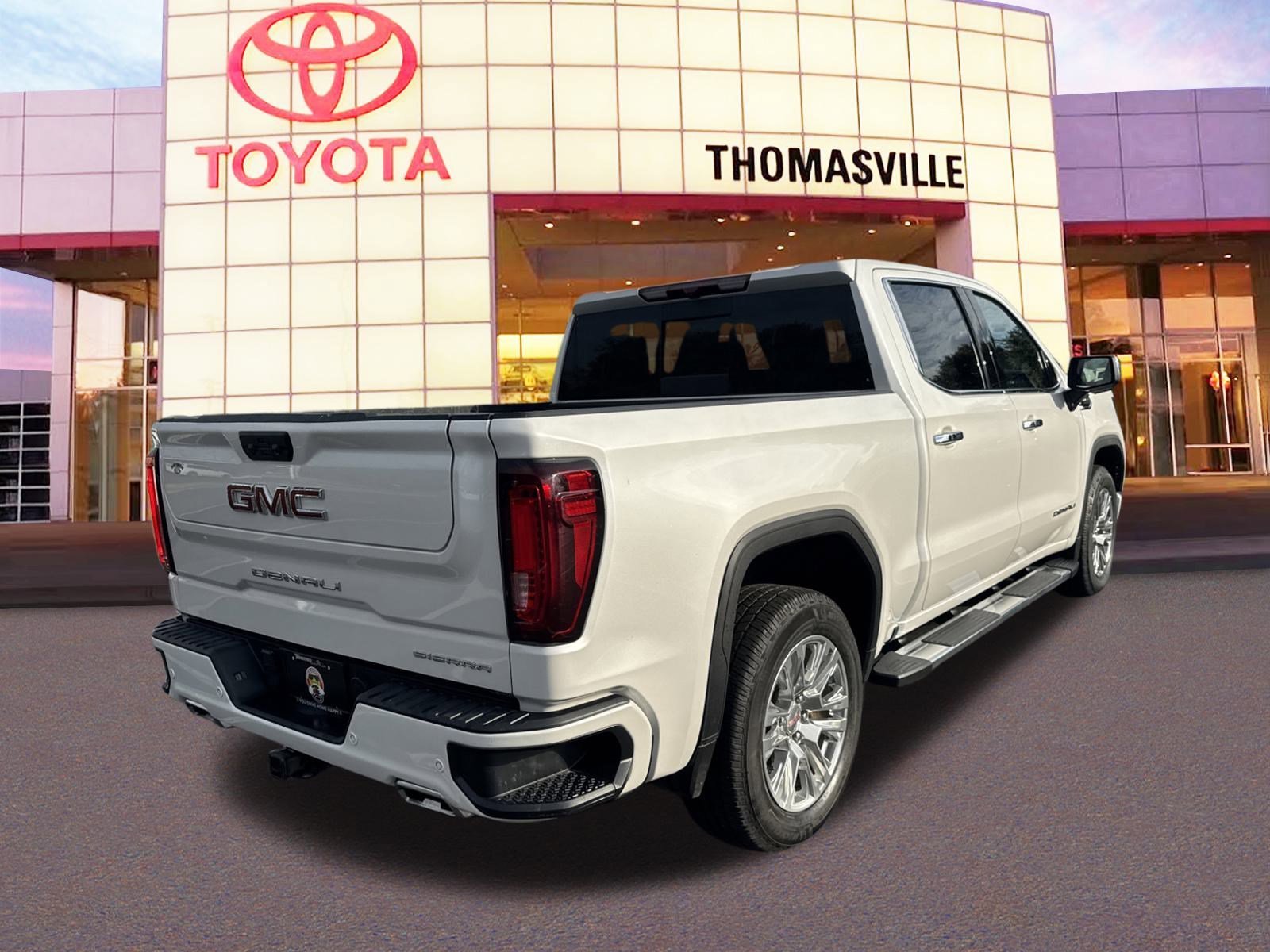 Used 2025 White Frost Tricoat GMC Denali image 5