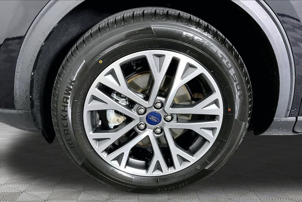 Used 2022 Black Ford SEL image 28
