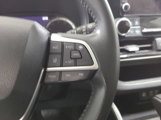 Used 2023 Wind Chill Pearl Toyota LE image 22