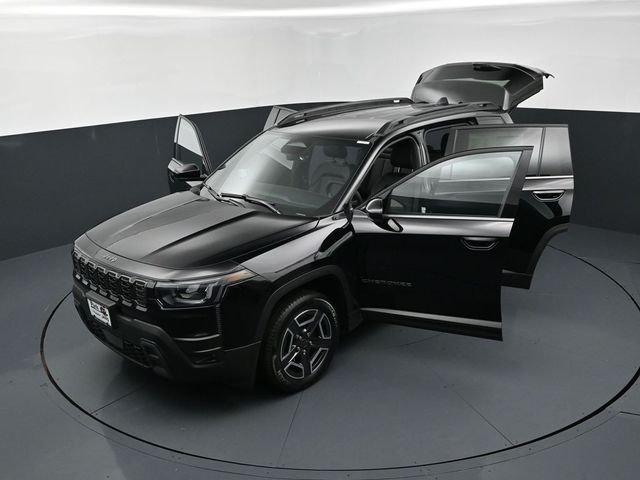 New 2026 Diamond Black Crystal Pearl-Coat Exterior Paint Jeep Limited image 26