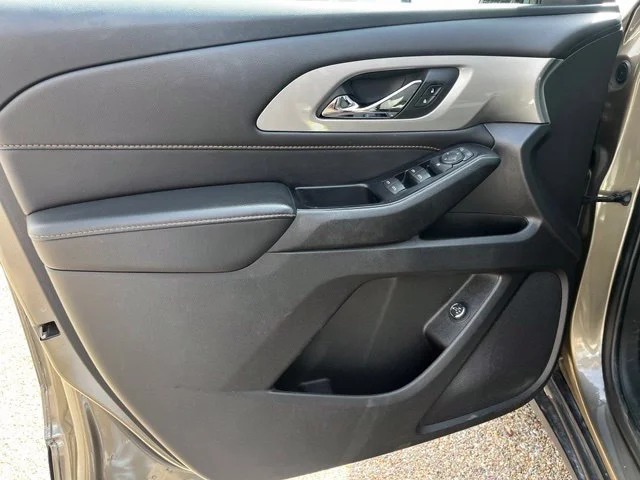 Used 2020 STONE GRAY METALLIC Chevrolet LT Cloth image 12