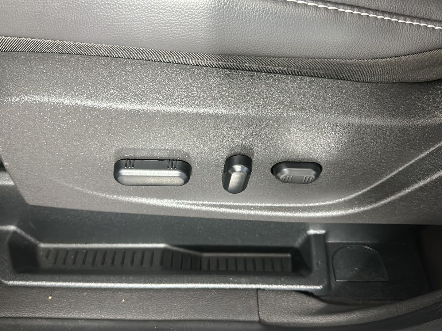 Used 2019 Black Metallic Ford SEL image 11