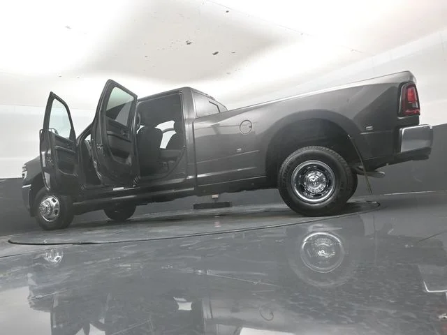 New 2026 Granite Crystal Metallic Clear-Coat Exterior Paint RAM Tradesman image 53