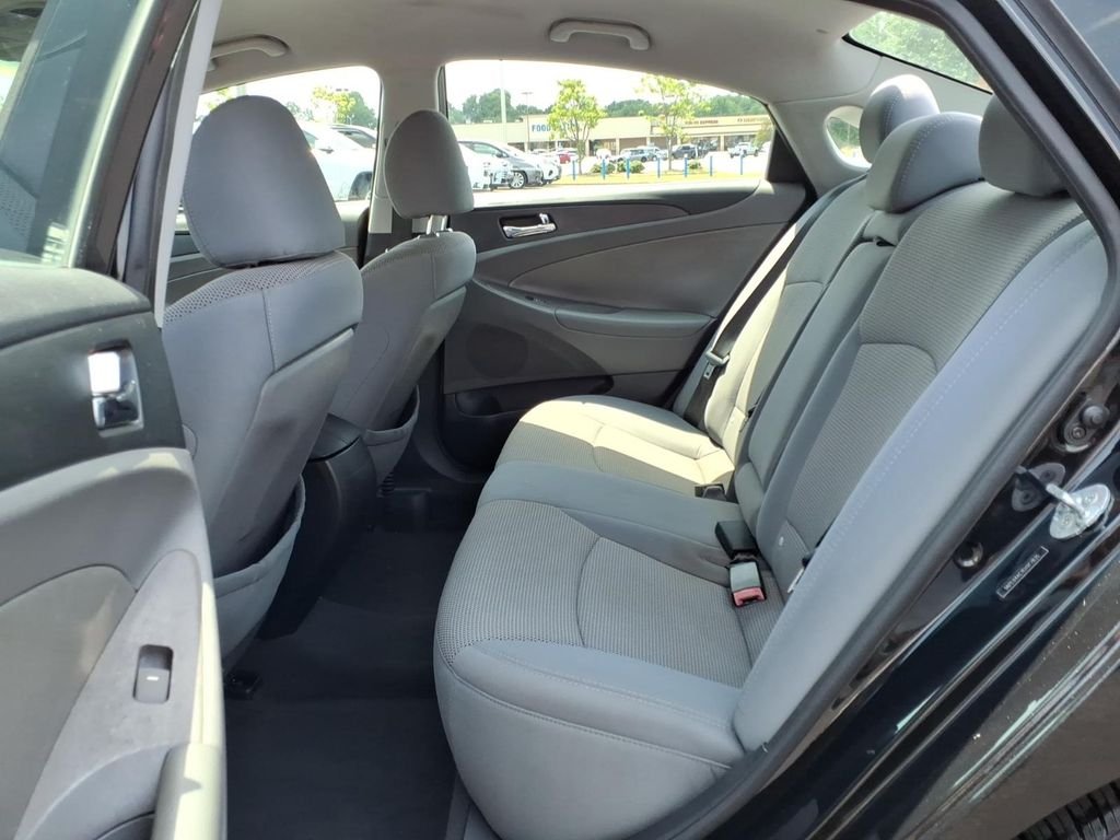 Used 2014 Phantom Black Metallic Hyundai GLS image 4