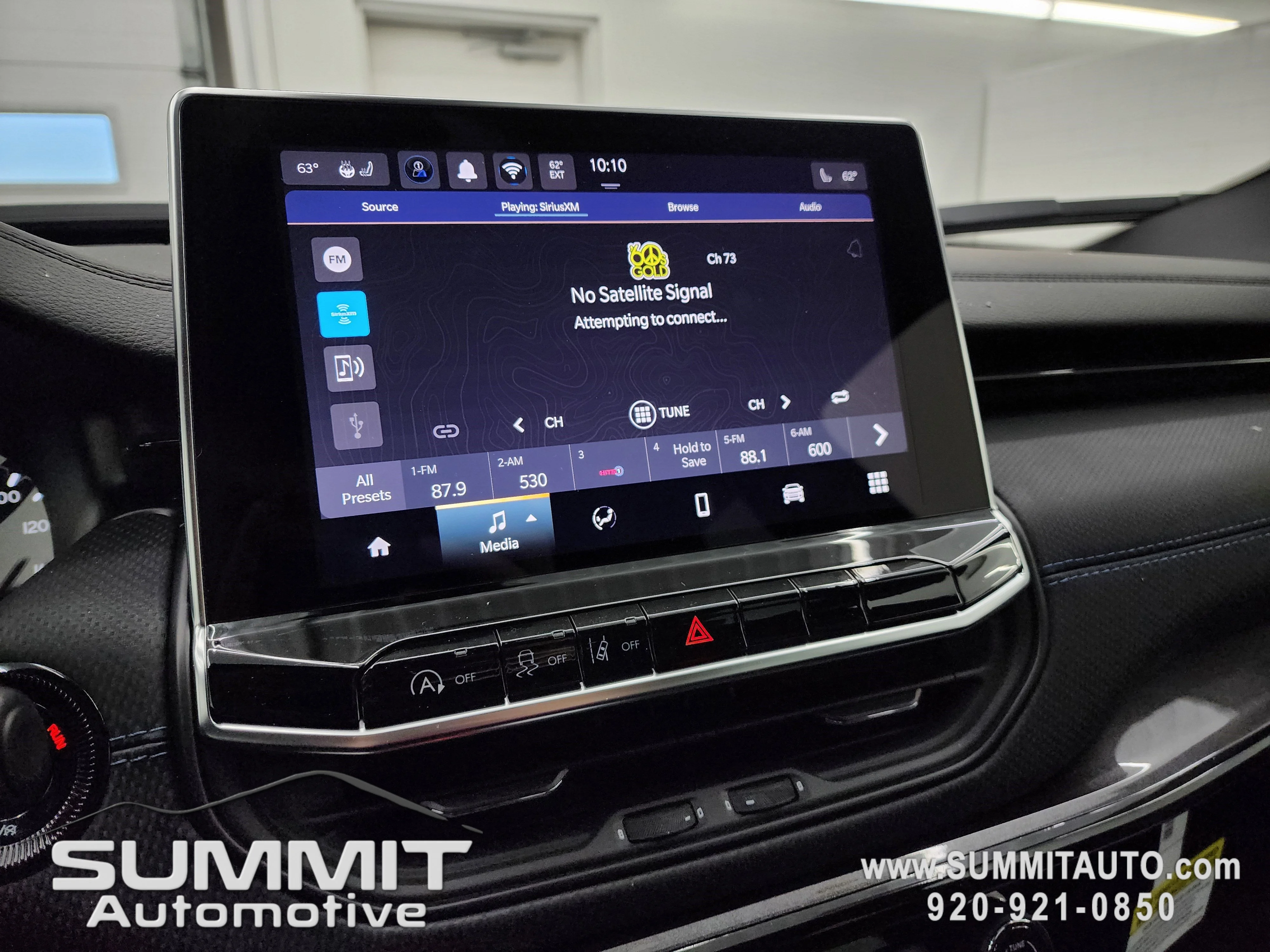 New 2026 Diamond Black Crystal Pearlcoat Jeep Latitude image 10