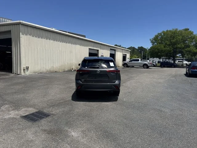 Used 2022 Gray Toyota L image 6