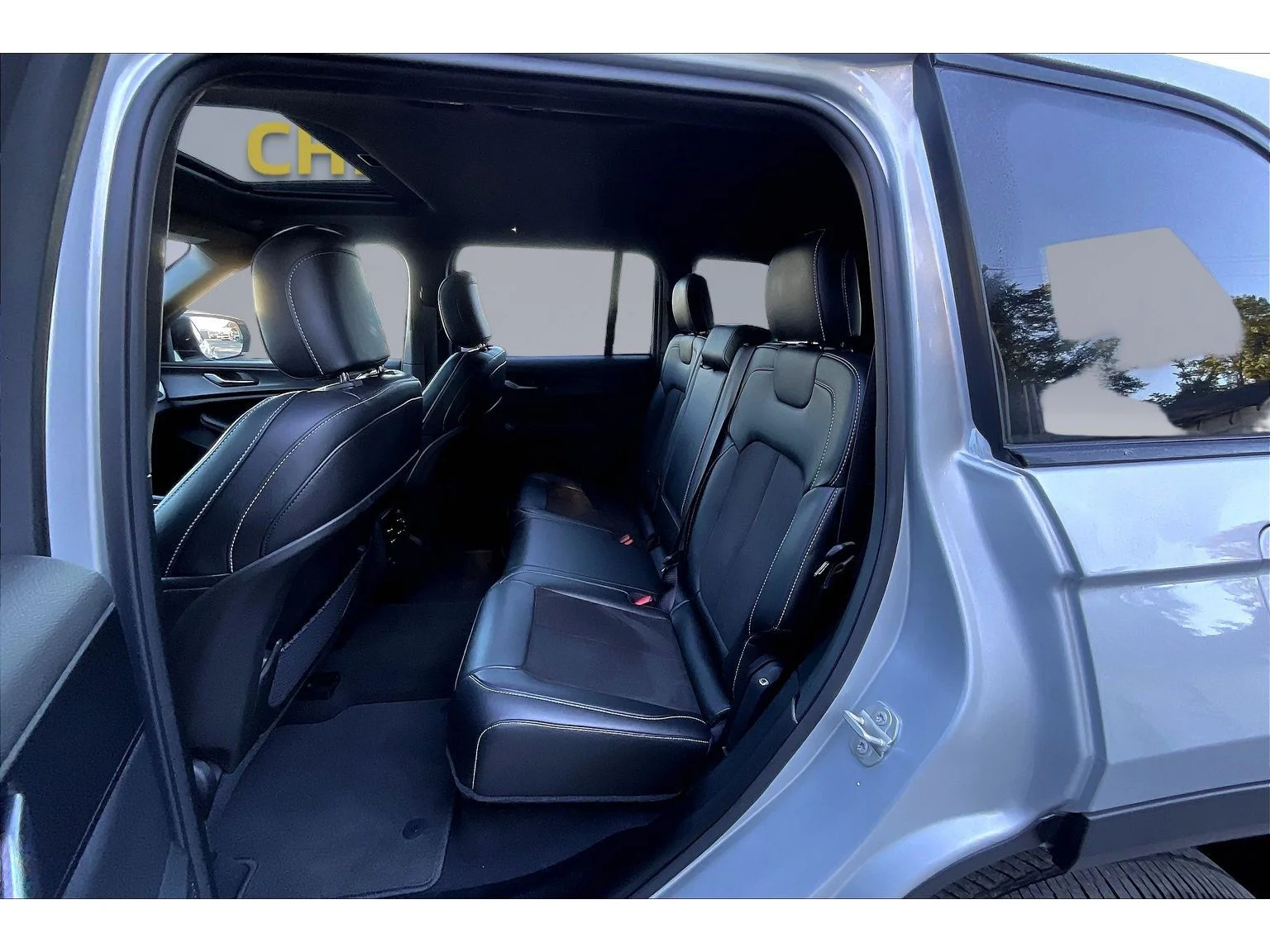 Used 2023 Silver Jeep Altitude image 18