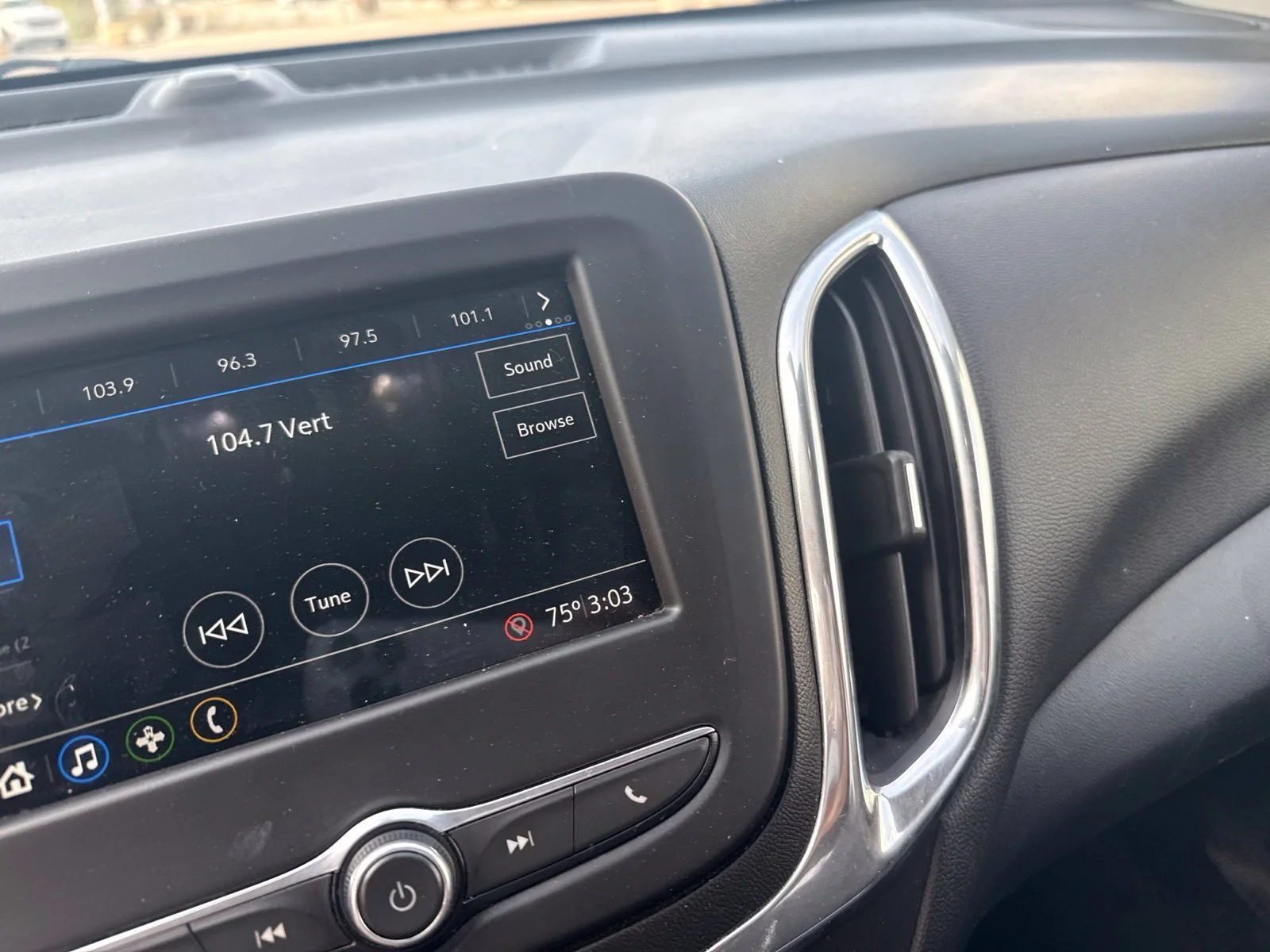 Used 2019 SUMMIT WHITE Chevrolet LT image 20