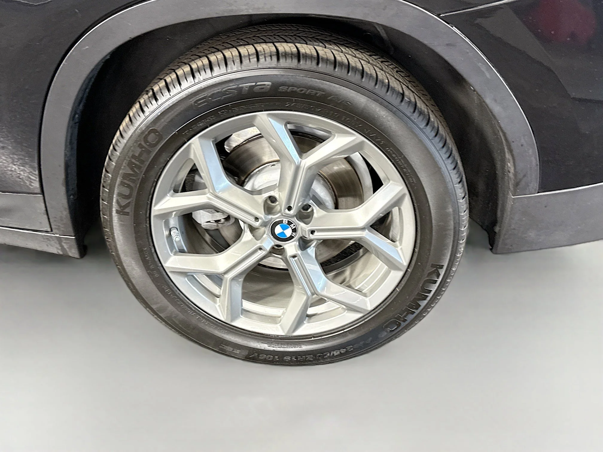 Used 2022 Black Sapphire Metallic BMW sDrive30i image 33
