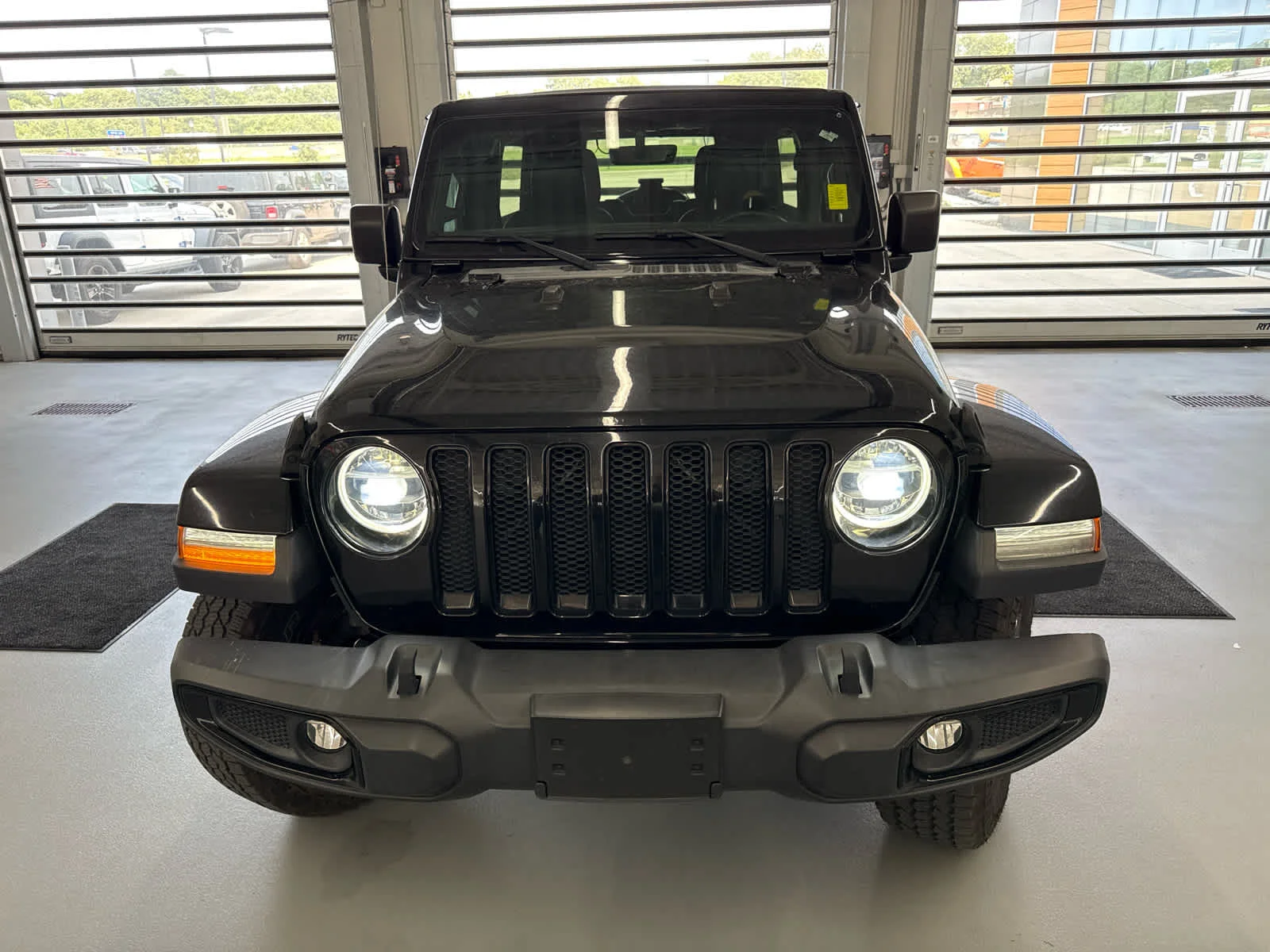 Used 2020 Black Clearcoat Jeep Sahara Altitude image 2