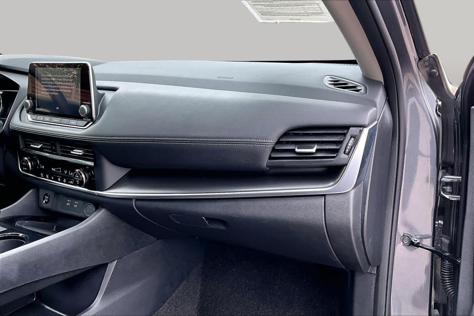 Certified Used 2025 Gun Metallic Nissan SV image 18