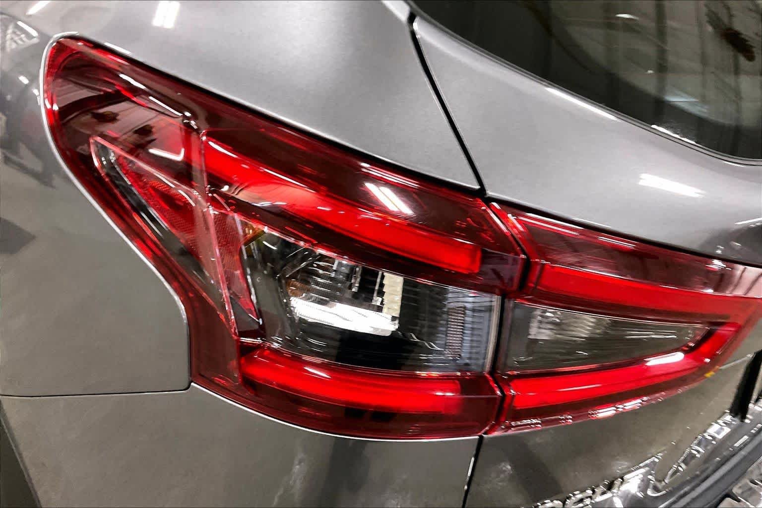 Used 2022 Gun Metallic Nissan SL image 28