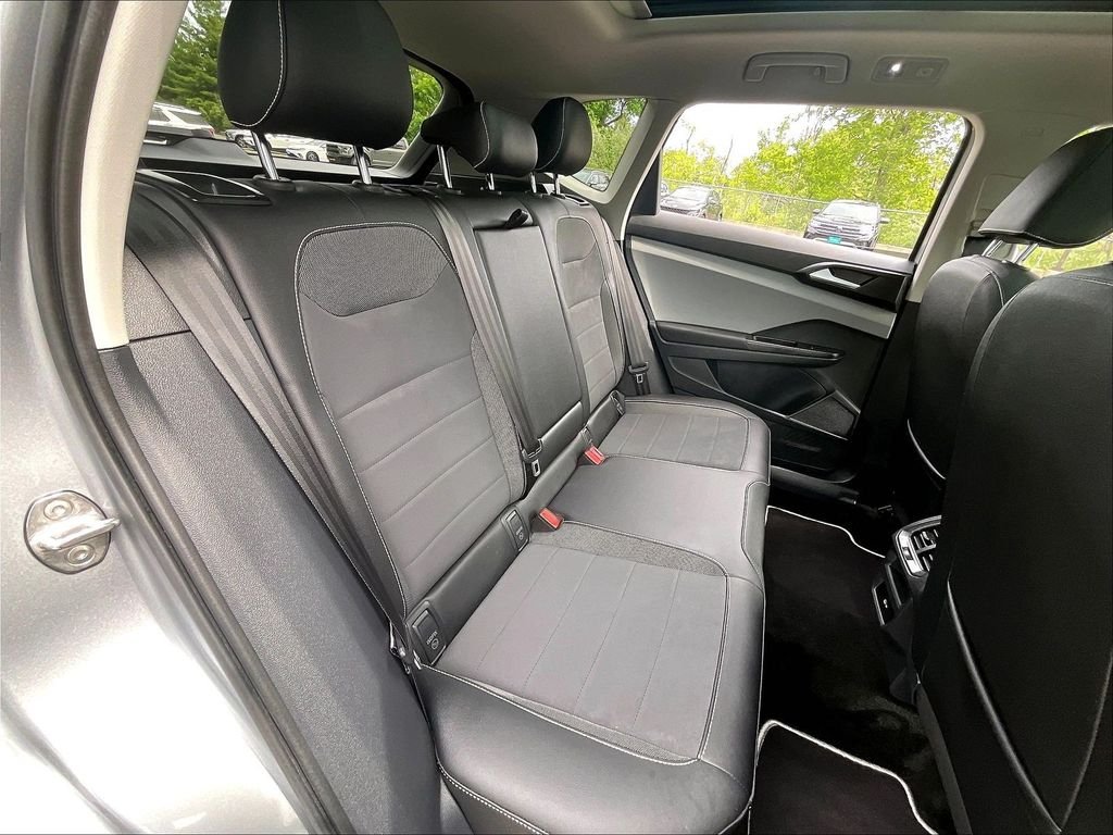 Used 2023 Silver Volkswagen 1.5T SE image 16