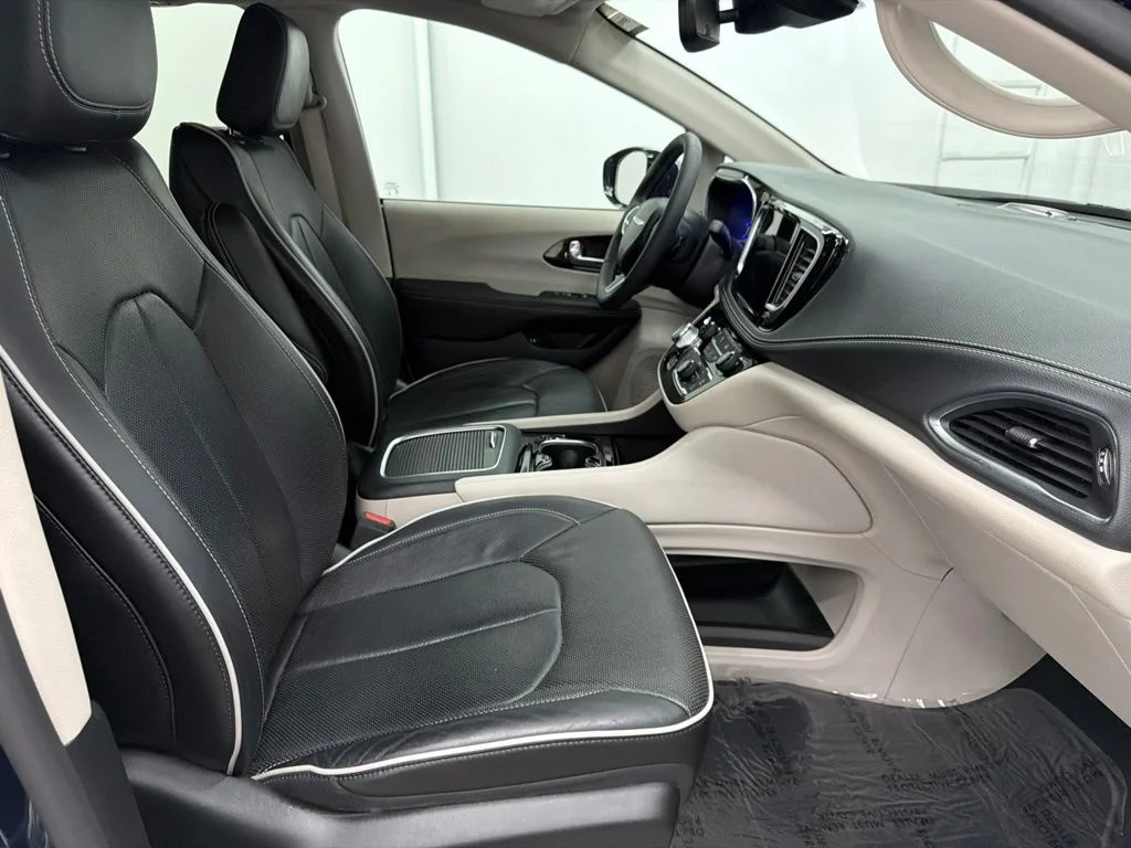 Used 2023 Blue Chrysler Limited image 31