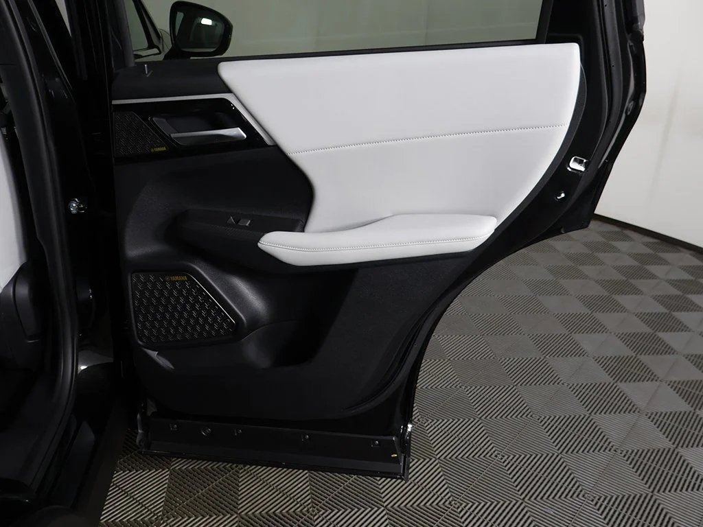 2025 Mitsubishi Outlander SE - Photo 30