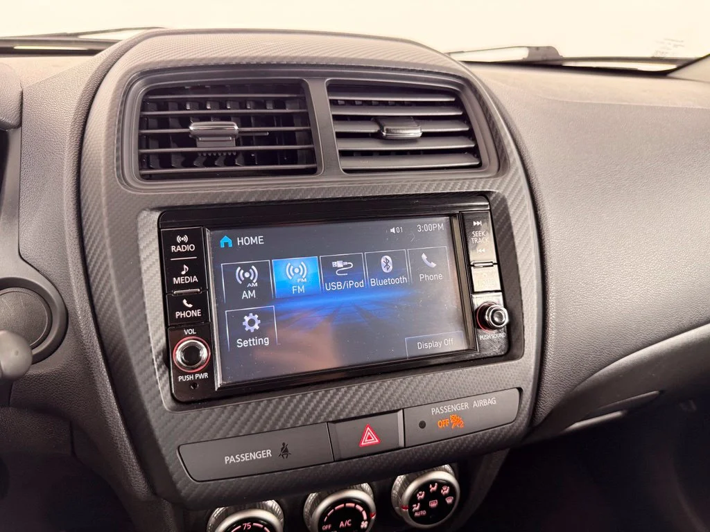 Used 2024  Mitsubishi 2.0 ES image 27