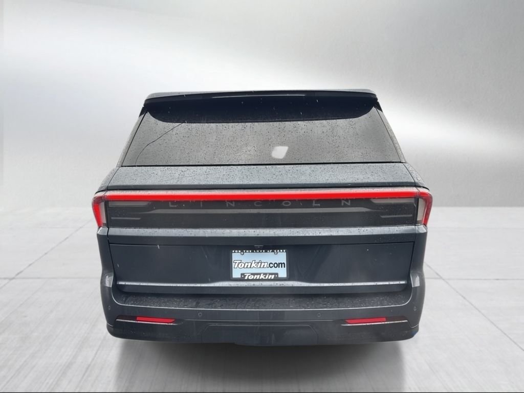 Used 2025 Blue Metallic Lincoln Reserve image 6