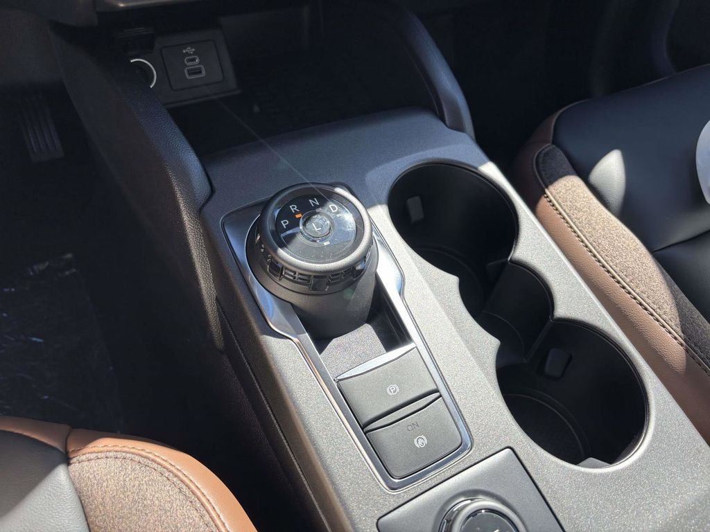 New 2025 Azure Gray Metallic Tri-Coat Ford Outer Banks® image 31