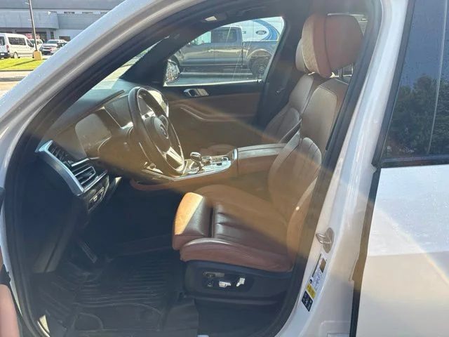 Used 2021 White BMW xDrive40i image 8